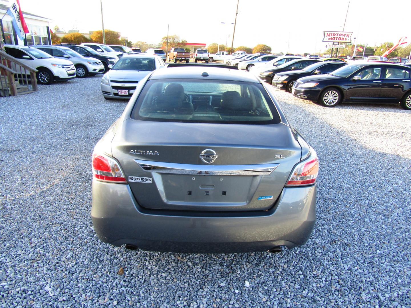 2014 Gray Nissan Altima 2.5 SL (1N4AL3AP1EC) with an 2.5L L4 DOHC 16V engine, Automatic transmission, located at 15016 S Hwy 231, Midland City, AL, 36350, (334) 983-3001, 31.306210, -85.495277 - Photo#5